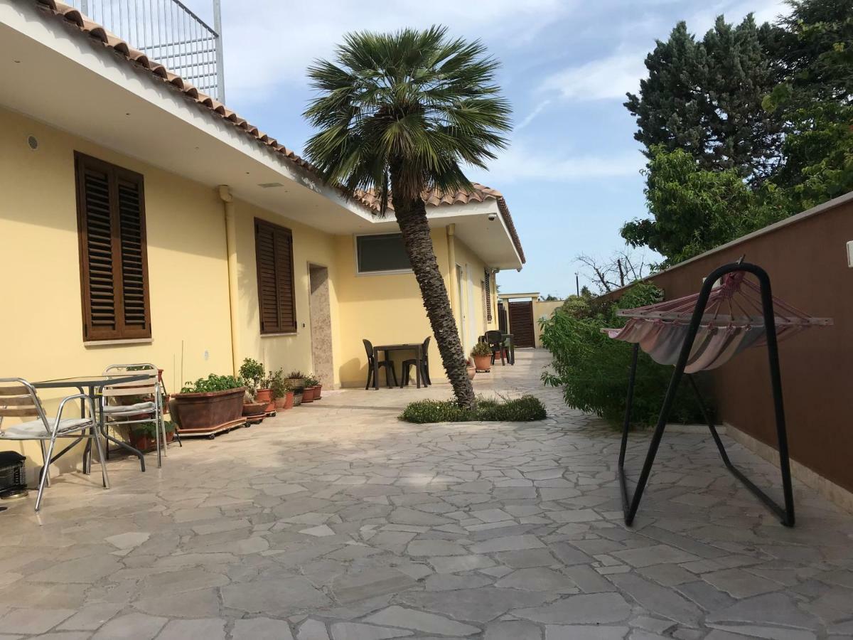 Sun House Couette-café 3*